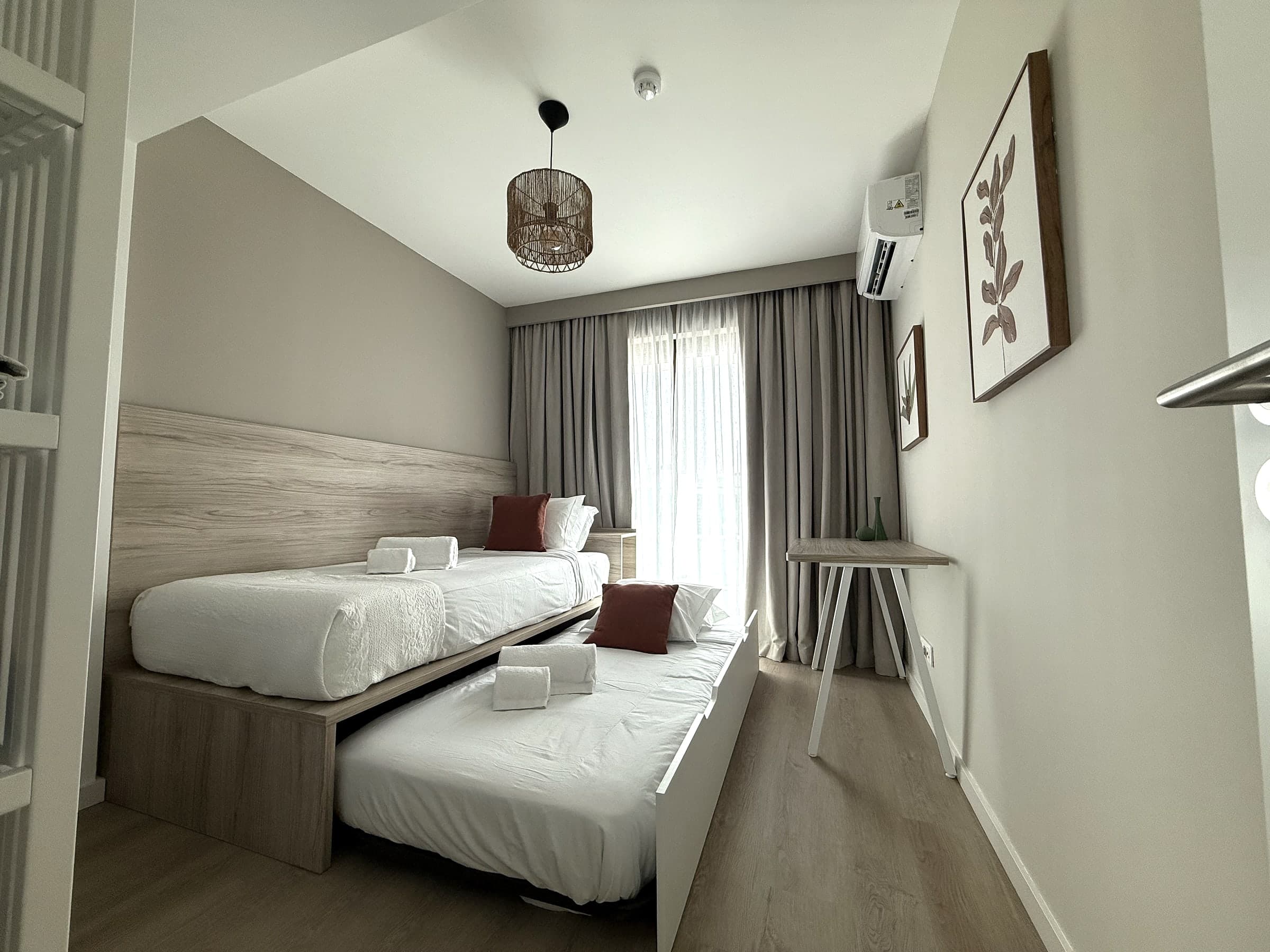 The third bedroom at Blue Cove set up as a twin, the two beds side by side