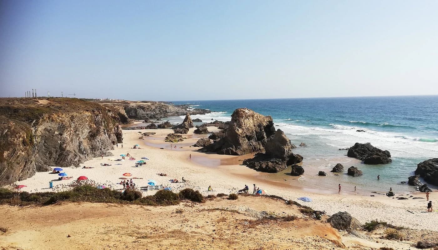 Praia da Samoqueira and its rock formations from the clifftop