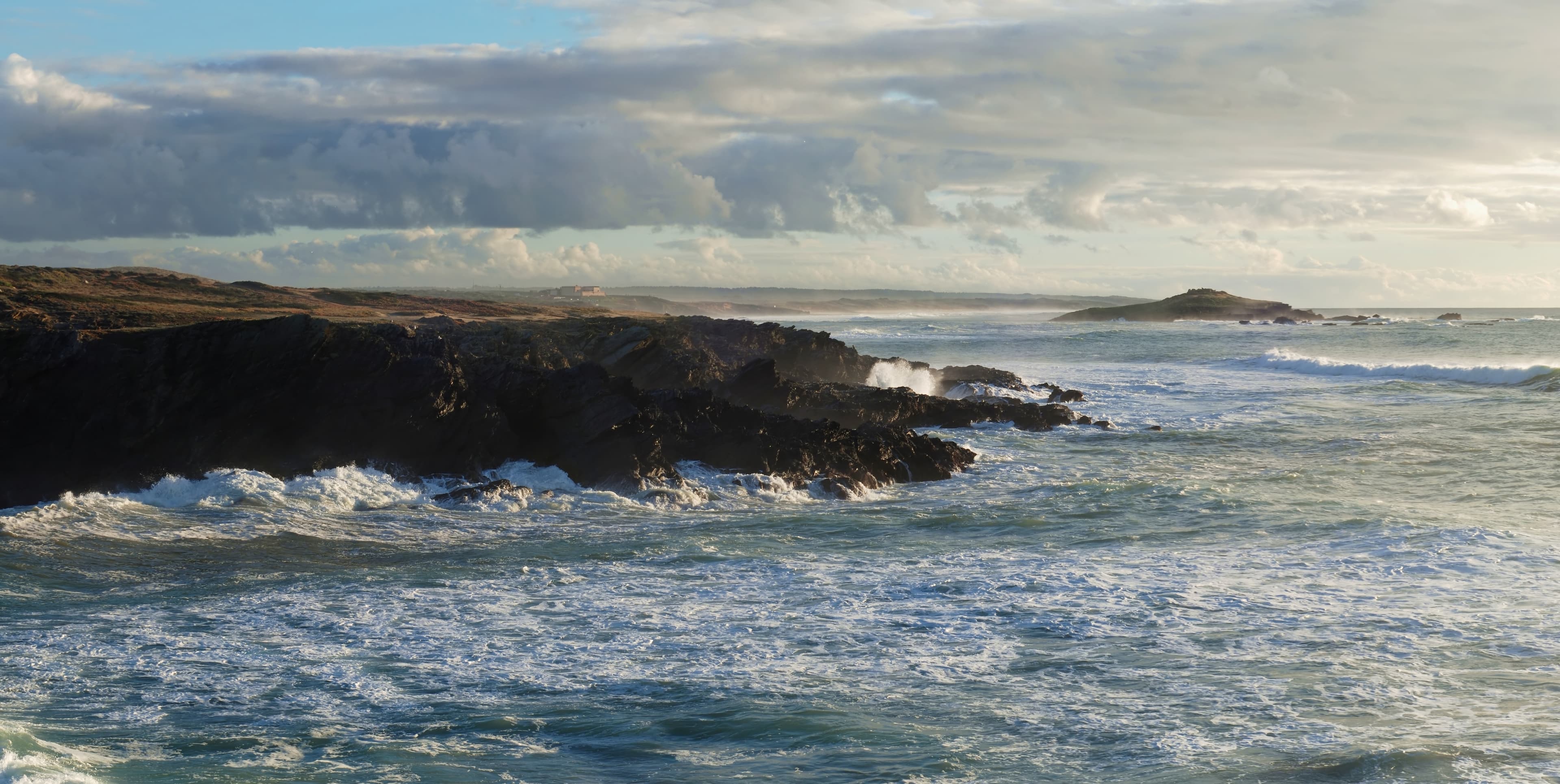 Ilha do Pessegueiro seen from the Porto Covo cliffs