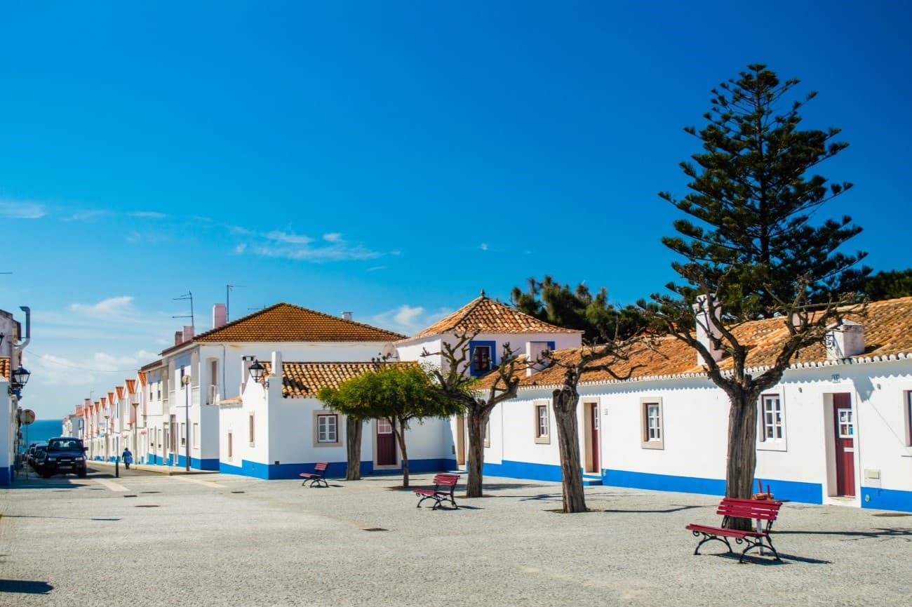 Casas caiadas da aldeia de Porto Covo